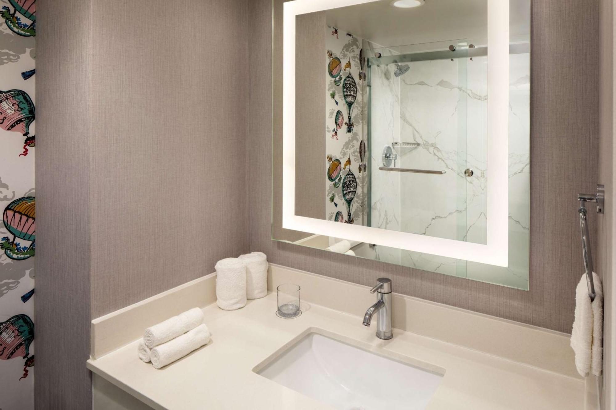 Whitney Peak Reno, Tapestry Collection By Hilton Hotel Reno