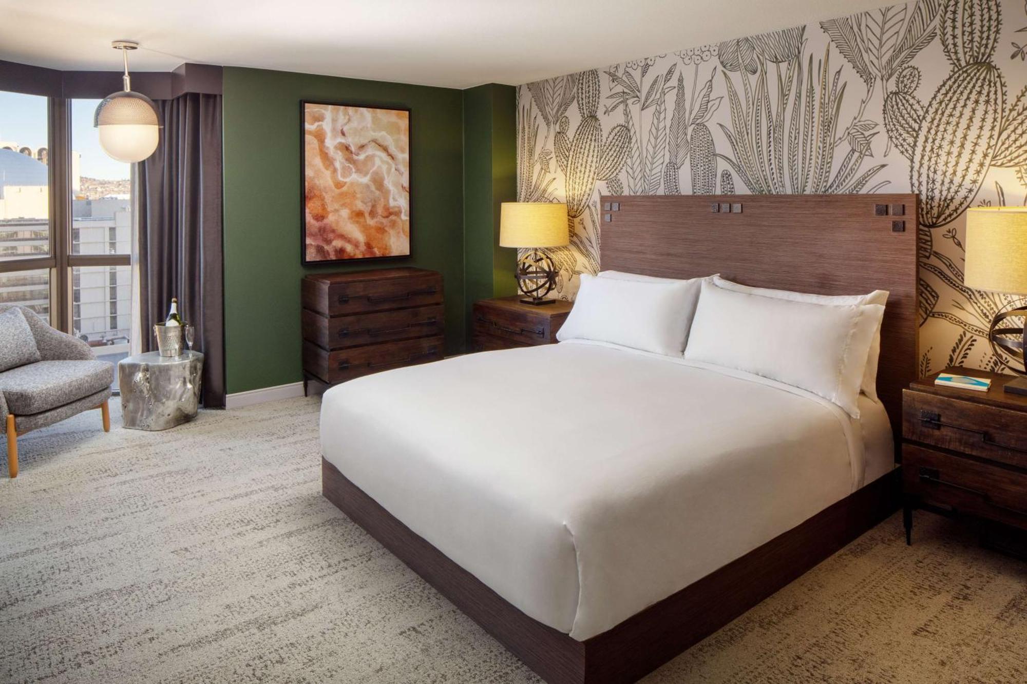 Whitney Peak Reno, Tapestry Collection By Hilton Reno
